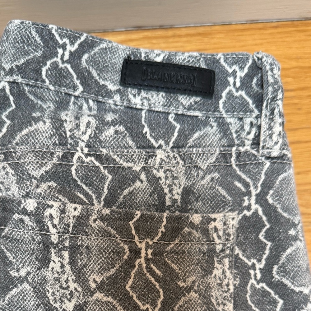 blankNYC Reade Crop Snake Jeans Size 27 Like New - Picture 6 of 6